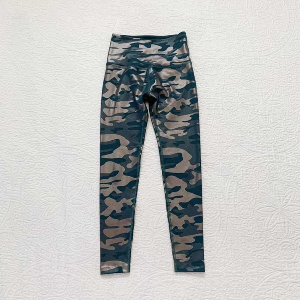 Beyond Yoga Shiny Camo High Waisted Midi‎ Legging (XS)